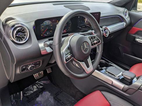 Used 2022 Mercedes-Benz GLB 250 4MATIC image 10