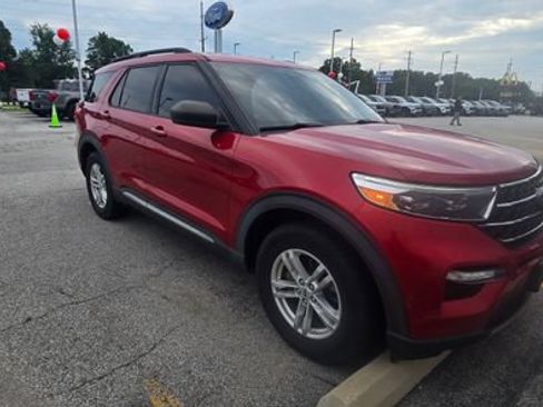 Used 2020 Ford Explorer XLT w/ Equipment Group 202A AWD/4WD image 2