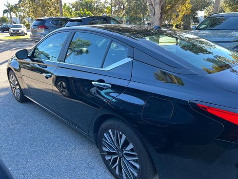 Used 2025 Nissan Altima 2.5 SV image 6
