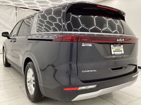Used 2024 Kia Carnival LX FWD image 9