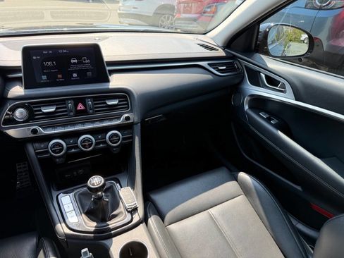 Used 2019 Genesis G70 2.0T Sport RWD image 19