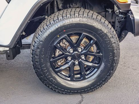 Used 2023 Jeep Gladiator Sport image 11