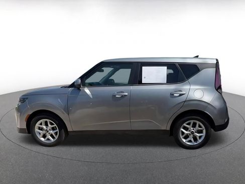 Used 2025 Kia Soul LX w/ LX Technology Package FWD image 9