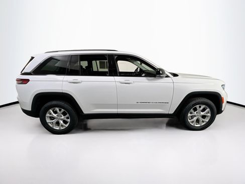Used 2023 Jeep Grand Cherokee Limited AWD/4WD image 4