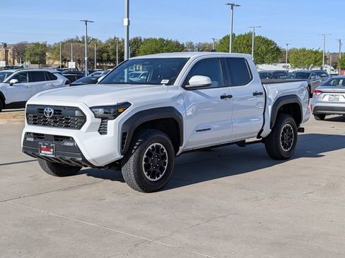 Used 2025 Toyota Tacoma TRD Off-Road AWD/4WD image 9