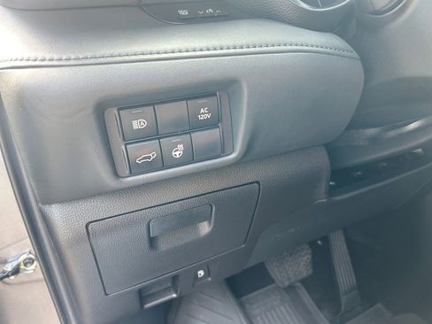 Used 2023 Toyota Highlander Limited image 21