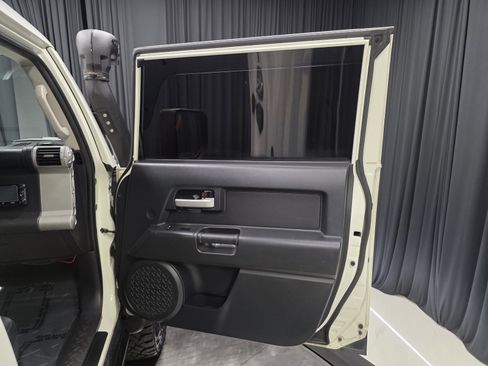 Used 2013 Toyota FJ Cruiser 4WD image 25