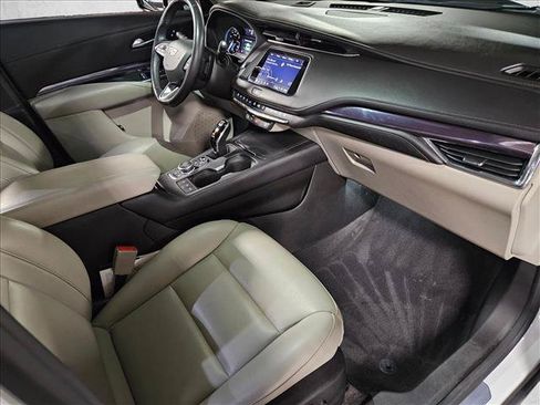 Used 2023 Cadillac XT4 Luxury w/ Cold Weather Package FWD image 20