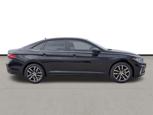 New 2026 Volkswagen Jetta SE image 4