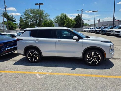 Used 2022 Mitsubishi Outlander ES AWD/4WD image 4