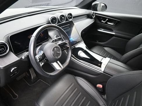 Used 2024 Mercedes-Benz GLC 300 4MATIC image 19