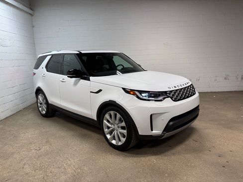 New 2026 Land Rover Discovery S AWD/4WD image 4