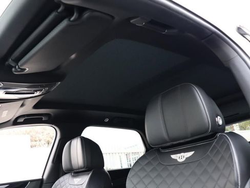 Used 2017 Bentley Bentayga image 70