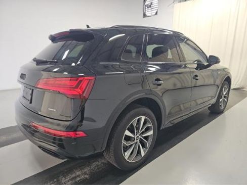 Used 2024 Audi Q5 2.0T Premium w/ Summer of Audi Package AWD/4WD image 2