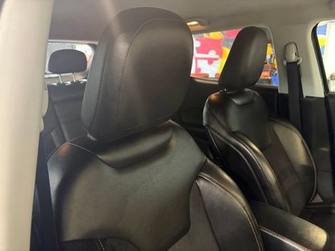 Used 2019 Jeep Compass Latitude FWD image 27