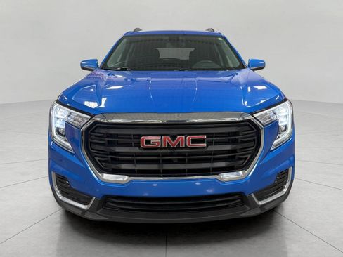 Used 2024 GMC Terrain SLE w/ Driver Convenience Package image 3