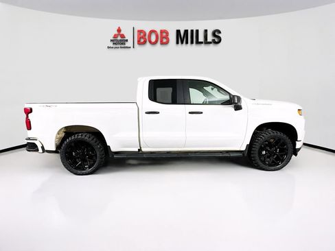 Used 2020 Chevrolet Silverado 1500 Custom w/ Custom Convenience Package AWD/4WD image 8