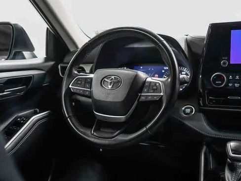 Certified 2023 Toyota Highlander LE image 16