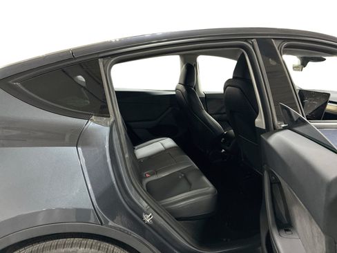 Certified 2023 Tesla Model Y AWD image 11