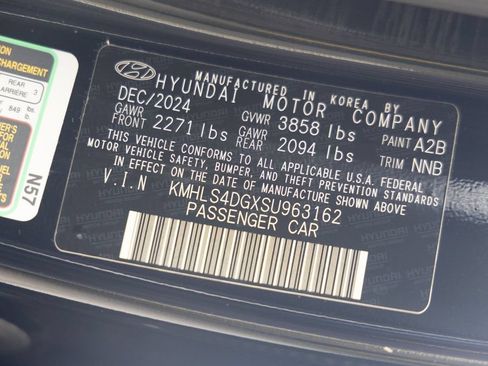 Used 2025 Hyundai Elantra SEL FWD image 29