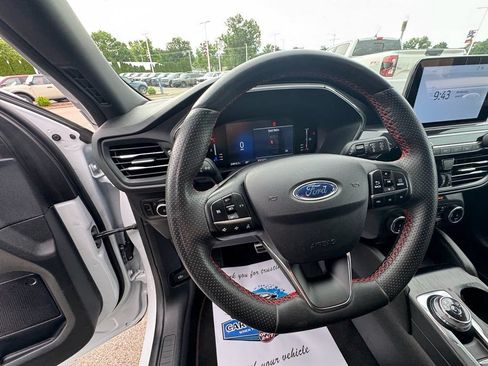 Used 2023 Ford Escape ST-Line Select w/ Class II Trailer Tow Package AWD/4WD image 31