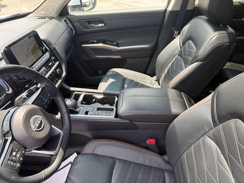 Used 2025 Nissan Pathfinder Platinum w/ Cargo Package FWD image 26