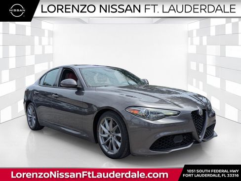 Used 2022 Alfa Romeo Giulia Sprint RWD image 1