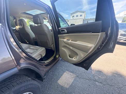 Used 2017 Jeep Grand Cherokee Limited AWD/4WD image 25