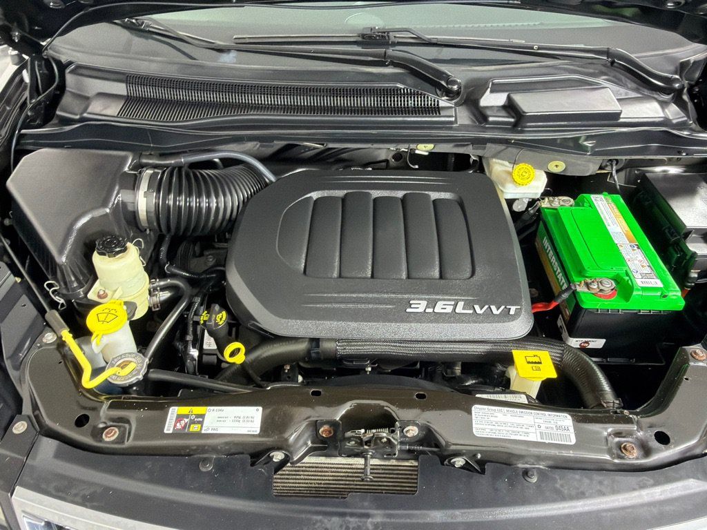 Used 2013 Chrysler Town & Country Touring FWD image 25