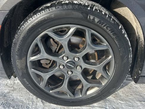 Used 2018 Chrysler 300 S image 9