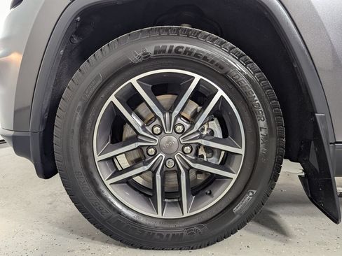 Used 2019 Jeep Grand Cherokee Limited RWD image 9
