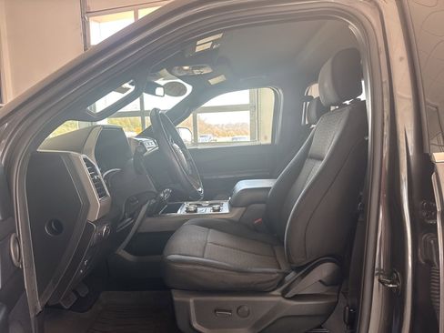 Used 2020 Ford Expedition XLT image 19