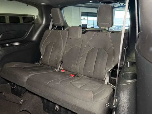 Used 2018 Chrysler Pacifica Touring Plus w/ S Appearance Package FWD image 18