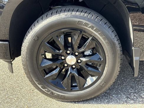 Used 2025 Chevrolet Silverado 1500 Custom image 11