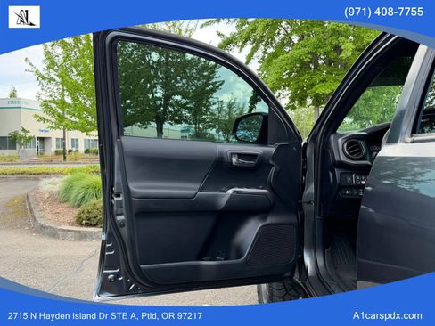 Used 2021 Toyota Tacoma TRD Off-Road AWD/4WD image 10