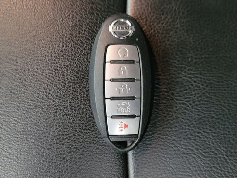 Used 2023 Nissan Sentra SR w/ SR Premium Package FWD image 32