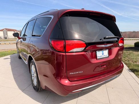 Used 2018 Chrysler Pacifica Touring-L image 3