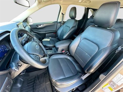 Used 2020 Ford Escape Titanium image 21