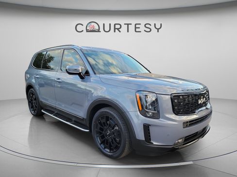 Certified 2022 Kia Telluride SX w/ Nightfall Edition Package AWD/4WD image 5