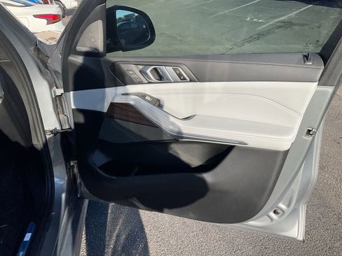 Used 2023 BMW X7 xDrive40i w/ Dynamic Handling Package image 46