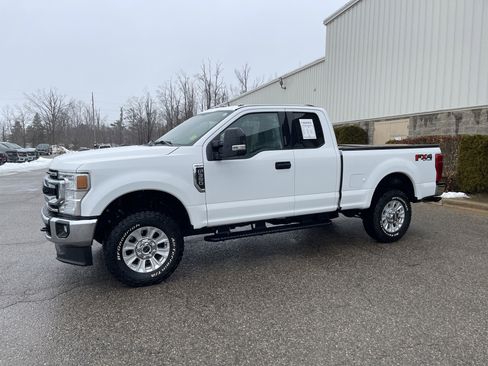 Certified 2022 Ford F350 XLT w/ XLT Value Package image 7