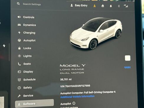 Used 2024 Tesla Model Y Long Range image 37