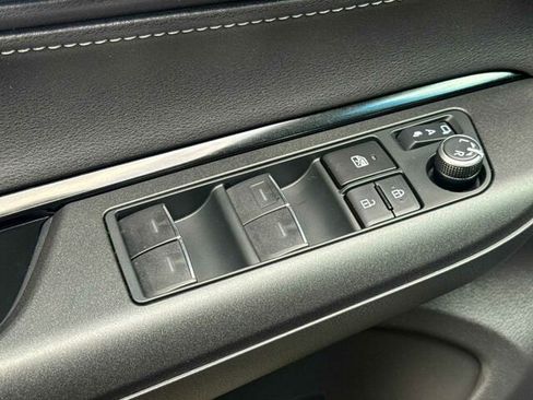 Used 2024 Toyota Venza LE image 13