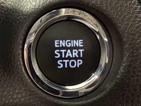 Used 2025 Toyota RAV4 XLE FWD image 28