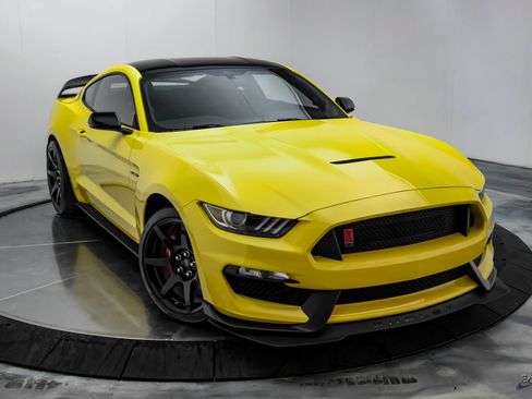 Used 2017 Ford Mustang Shelby GT350R w/ GT350R Equipment Group 920A RWD image 24