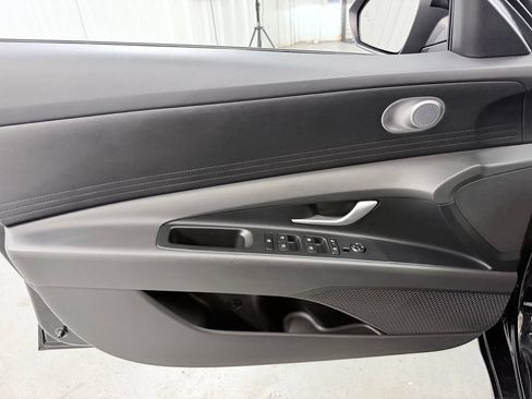 Used 2026 Hyundai Elantra SE FWD image 12