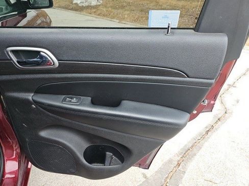 Used 2018 Jeep Grand Cherokee Altitude image 17