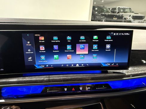Used 2023 BMW 760i xDrive AWD/4WD image 46