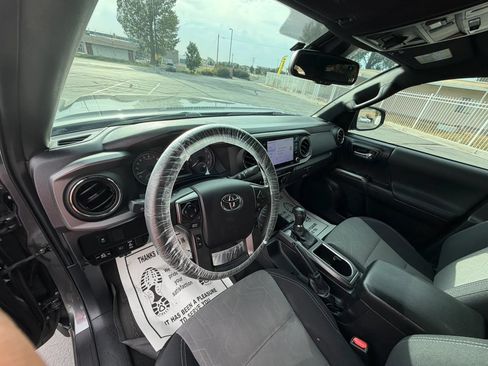 Used 2021 Toyota Tacoma TRD Off-Road w/ Technology Package AWD/4WD image 24