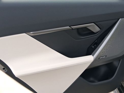 New 2026 BMW i5 eDrive40 w/ Premium Package image 19